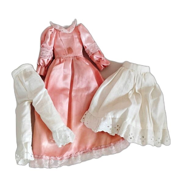 Antique Blonde Victorian China Shoulder Head Doll With Cloth Body, 12 Inch - Picture 6 of 7